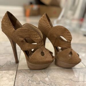 Fendi Taupe heels Size 37